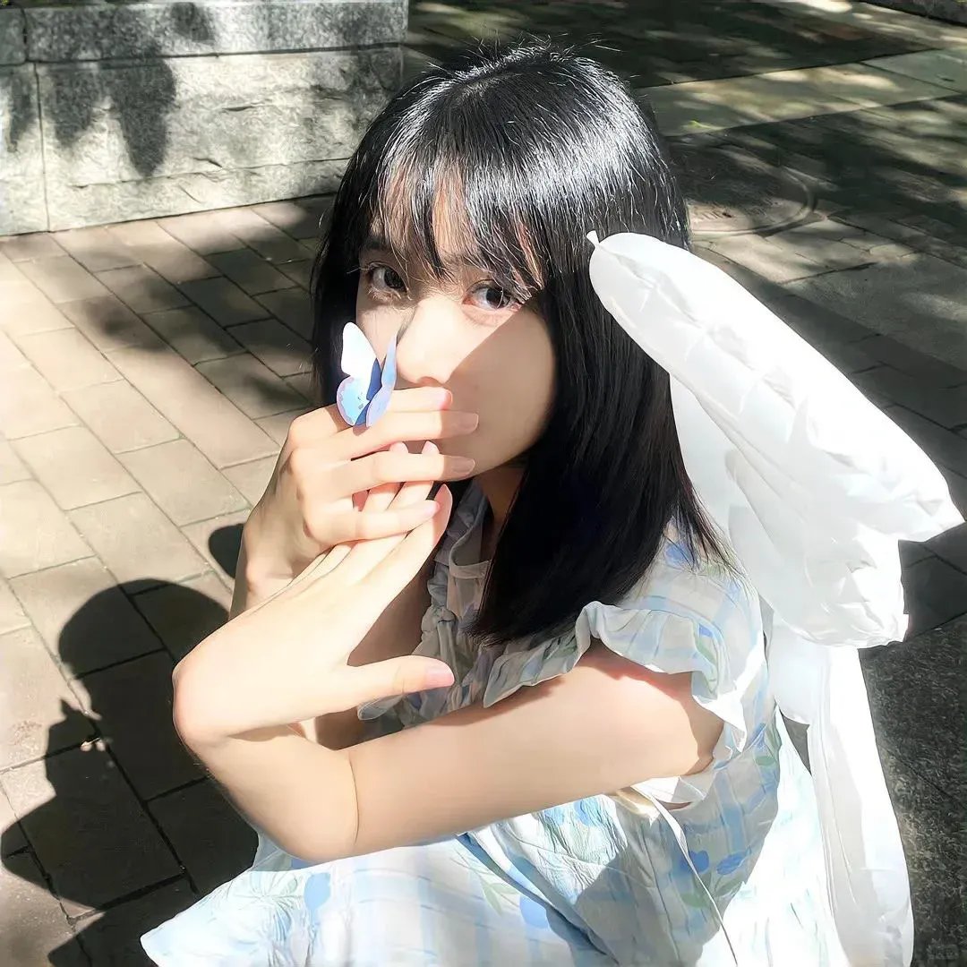 照片的她